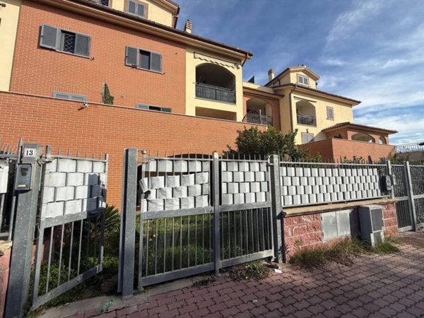 casa indipendente in vendita a Guidonia Montecelio in zona Setteville