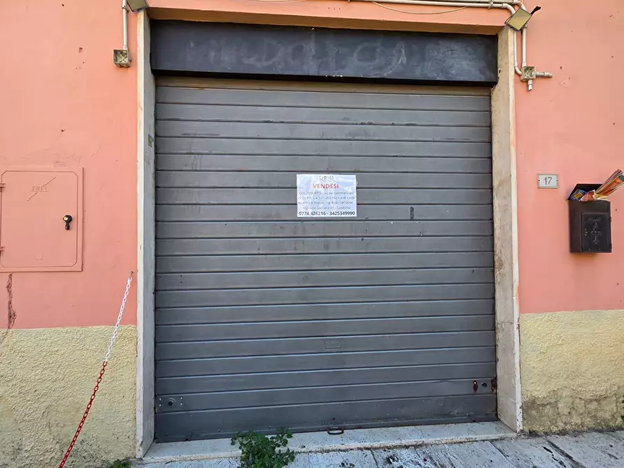 locale commerciale in vendita a Guidonia Montecelio in zona Guidonia