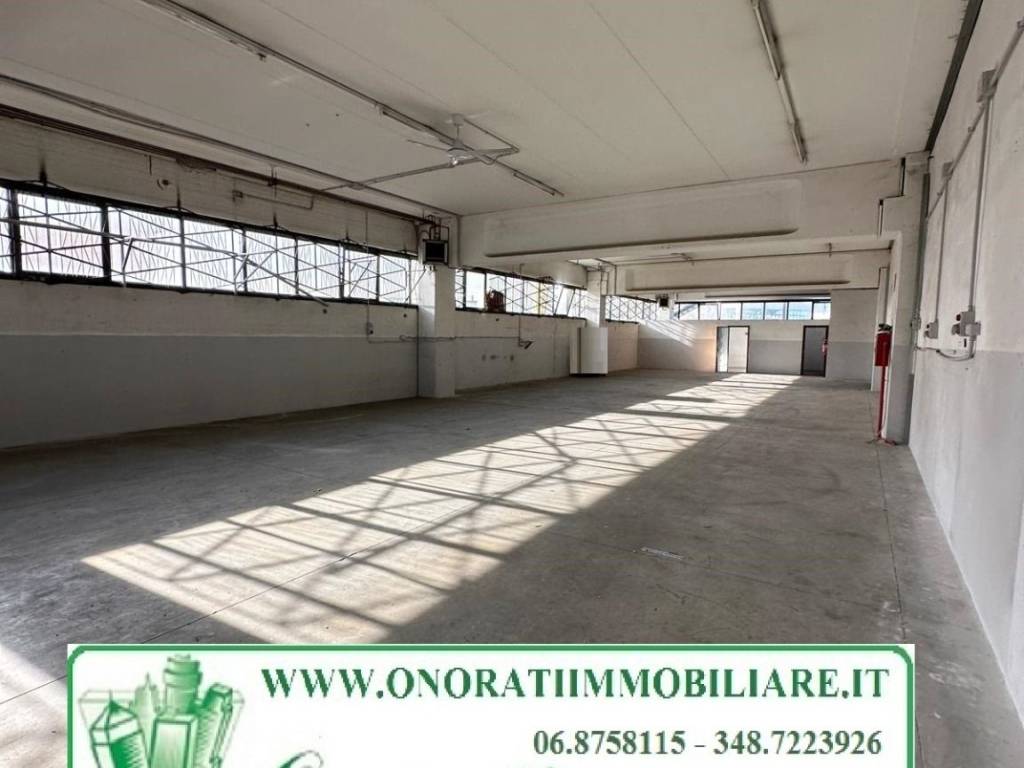 locale commerciale in vendita a Guidonia Montecelio in zona Guidonia