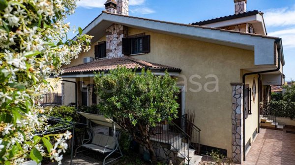 casa indipendente in vendita a Guidonia Montecelio in zona Marco Simone