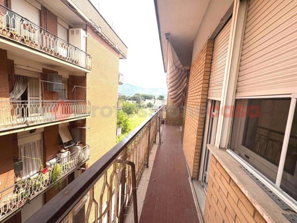 appartamento in vendita a Guidonia Montecelio in zona Guidonia