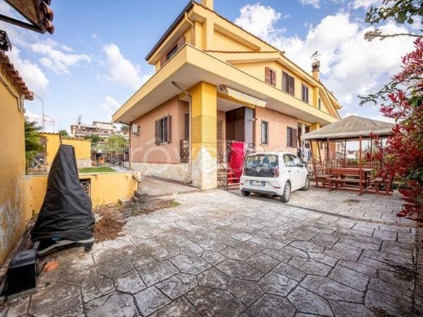 casa indipendente in vendita a Guidonia Montecelio in zona Setteville