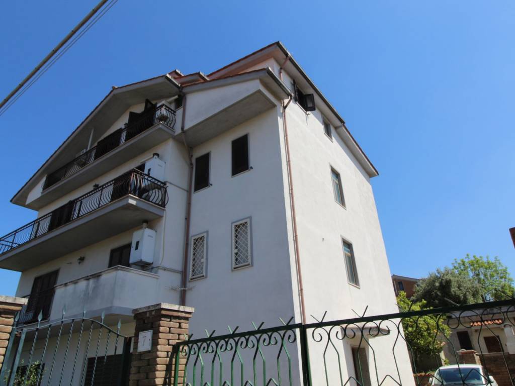 appartamento in vendita a Guidonia Montecelio in zona Setteville