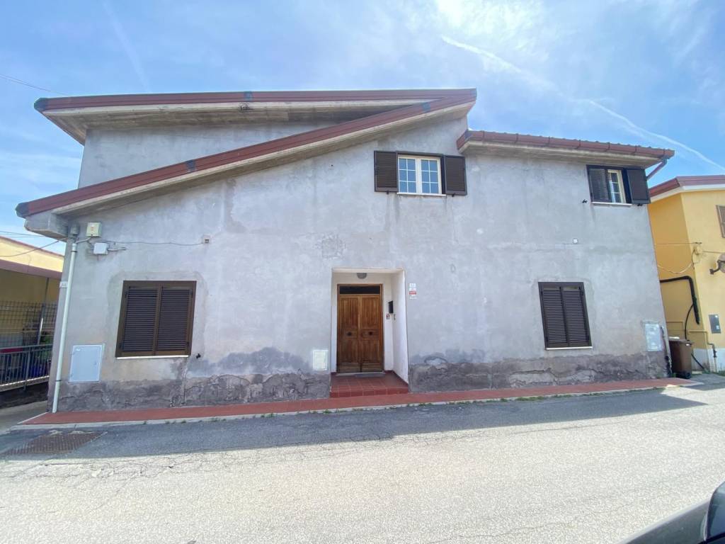 casa indipendente in vendita a Guidonia Montecelio in zona Villalba