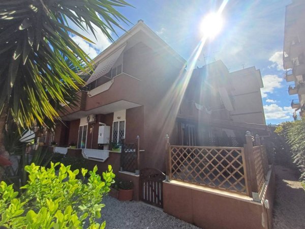 casa indipendente in vendita a Guidonia Montecelio in zona Setteville