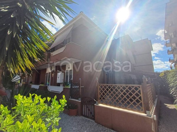 casa indipendente in vendita a Guidonia Montecelio in zona Setteville