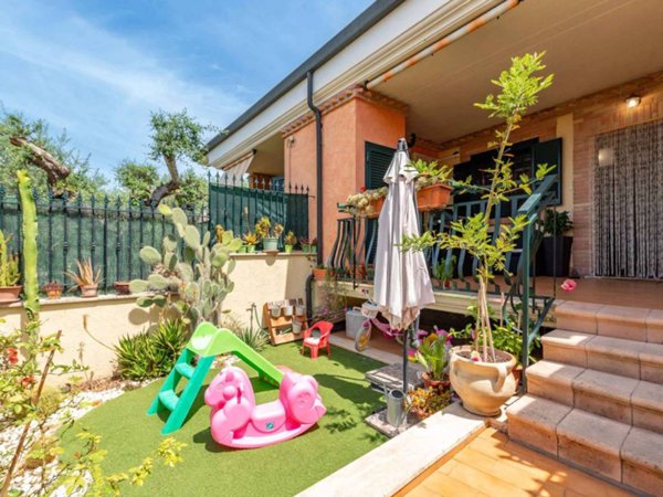 casa indipendente in vendita a Guidonia Montecelio in zona Setteville