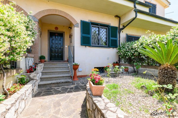 casa indipendente in vendita a Guidonia Montecelio in zona Guidonia