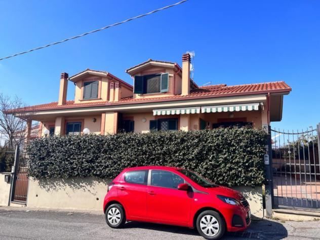 casa indipendente in vendita a Guidonia Montecelio in zona Setteville