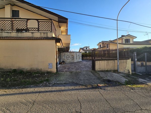 casa indipendente in vendita a Guidonia Montecelio in zona Marco Simone