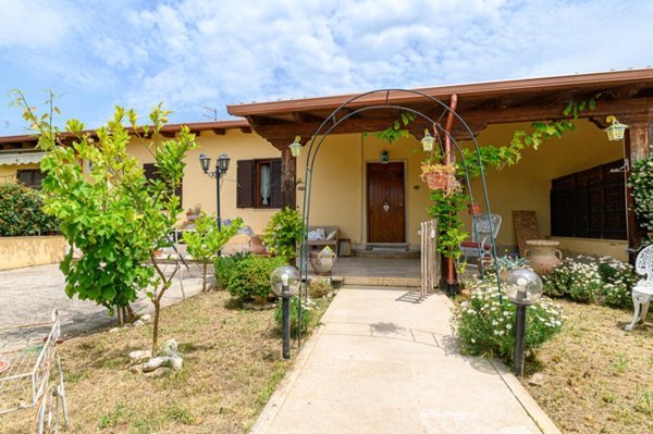 casa indipendente in vendita a Guidonia Montecelio in zona Villanova