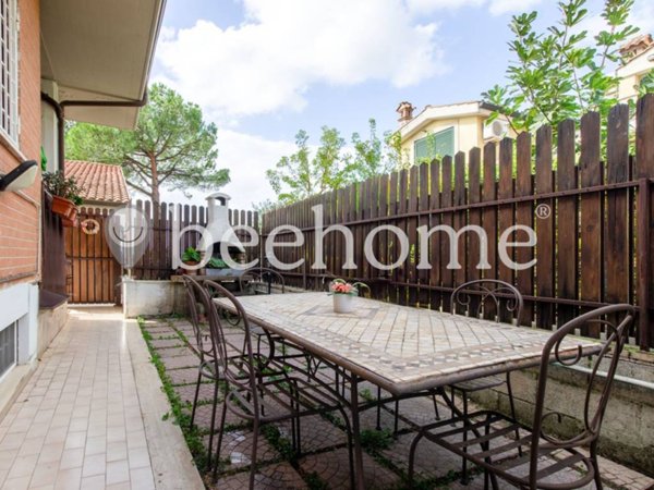 casa indipendente in vendita a Guidonia Montecelio in zona Setteville