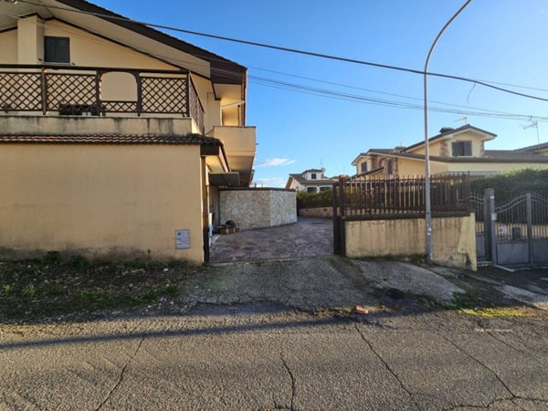casa indipendente in vendita a Guidonia Montecelio in zona Setteville