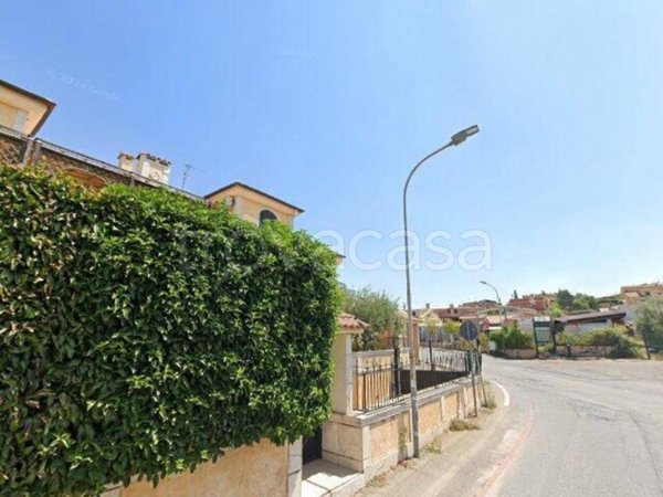 casa indipendente in vendita a Guidonia Montecelio in zona Montecelio