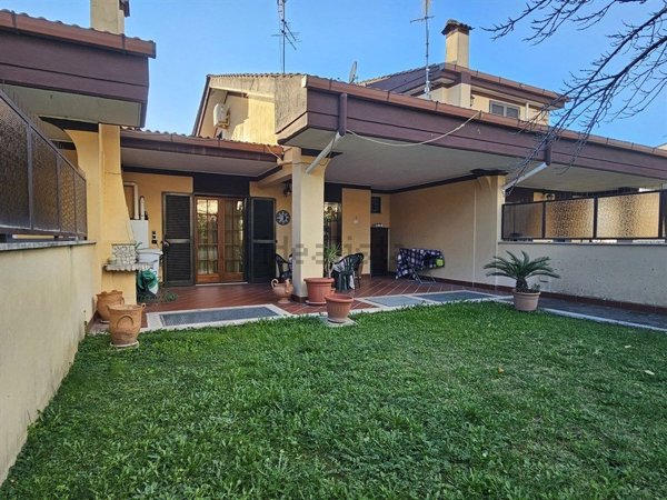 esavano in vendita a Guidonia Montecelio in zona Marco Simone