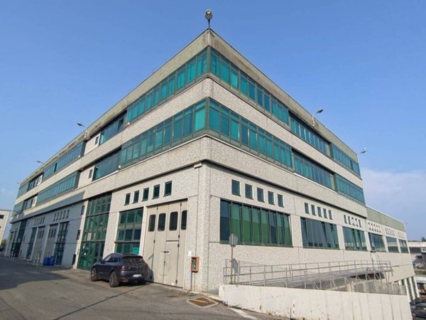 ufficio in vendita a Guidonia Montecelio in zona Guidonia