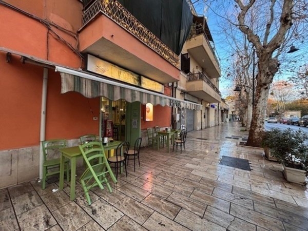 locale commerciale in vendita a Guidonia Montecelio in zona Guidonia