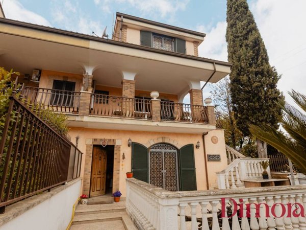casa indipendente in vendita a Guidonia Montecelio in zona Marco Simone