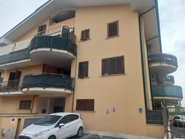 appartamento in vendita a Guidonia Montecelio in zona Guidonia