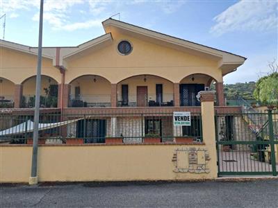 casa indipendente in vendita a Guidonia Montecelio in zona Guidonia