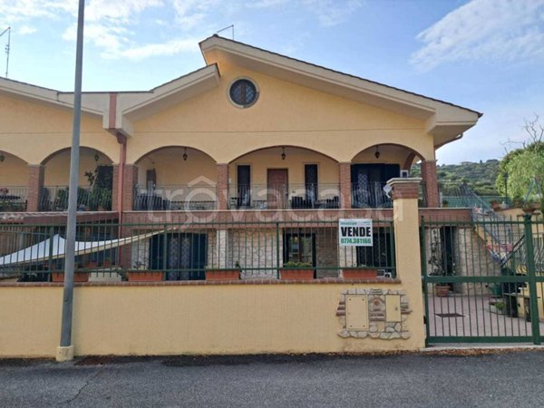 casa indipendente in vendita a Guidonia Montecelio in zona Guidonia
