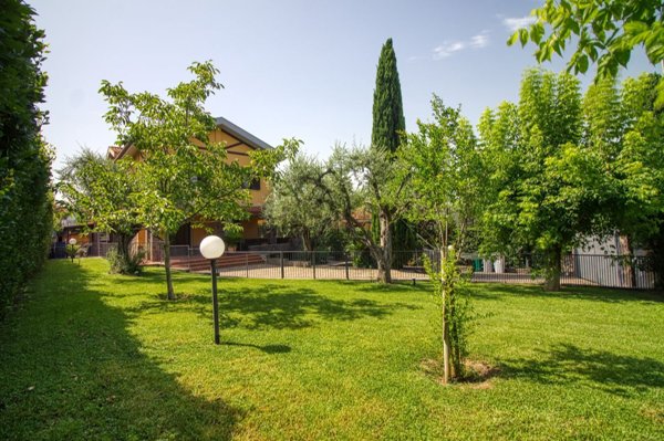 casa indipendente in vendita a Guidonia Montecelio in zona Guidonia