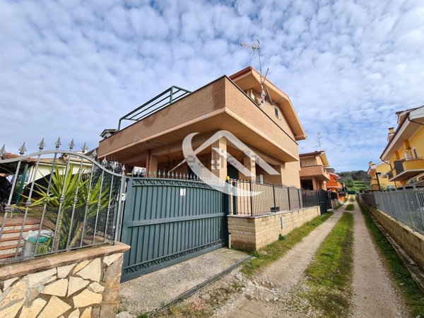 casa indipendente in vendita a Guidonia Montecelio