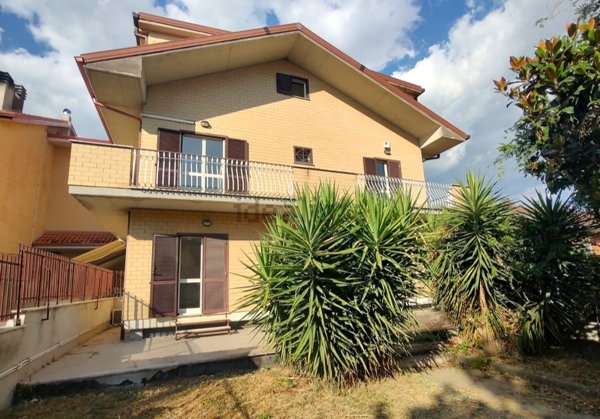 casa indipendente in vendita a Guidonia Montecelio in zona Colle Fiorito