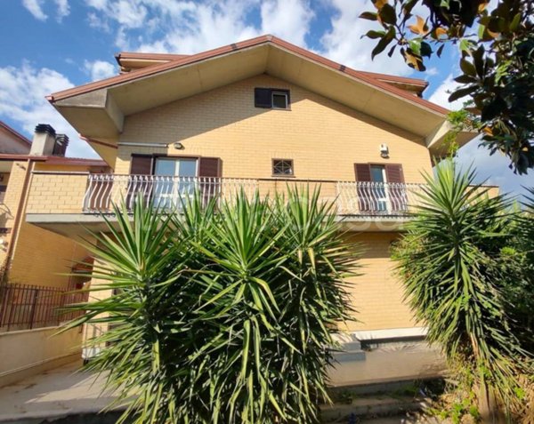 casa indipendente in vendita a Guidonia Montecelio in zona Montecelio
