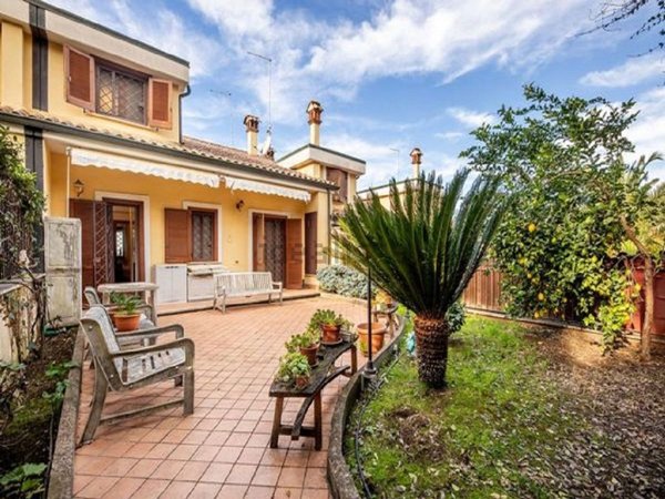 casa indipendente in vendita a Guidonia Montecelio in zona Marco Simone