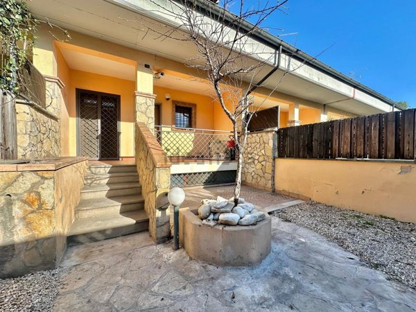 casa indipendente in vendita a Guidonia Montecelio in zona Marco Simone