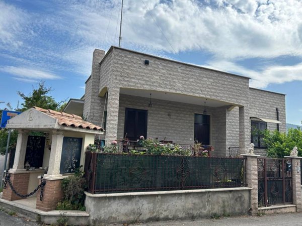 casa indipendente in vendita a Guidonia Montecelio in zona Villanova