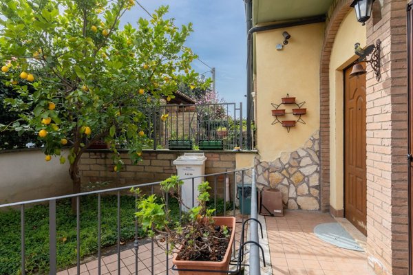 casa indipendente in vendita a Guidonia Montecelio in zona Marco Simone