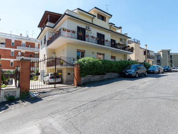 appartamento in vendita a Guidonia Montecelio in zona Guidonia