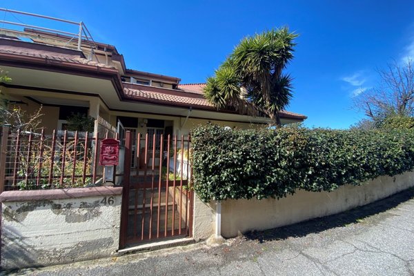 casa indipendente in vendita a Guidonia Montecelio in zona Colleverde