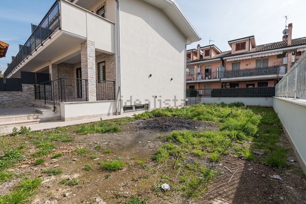 appartamento in vendita a Guidonia Montecelio in zona Colle Fiorito
