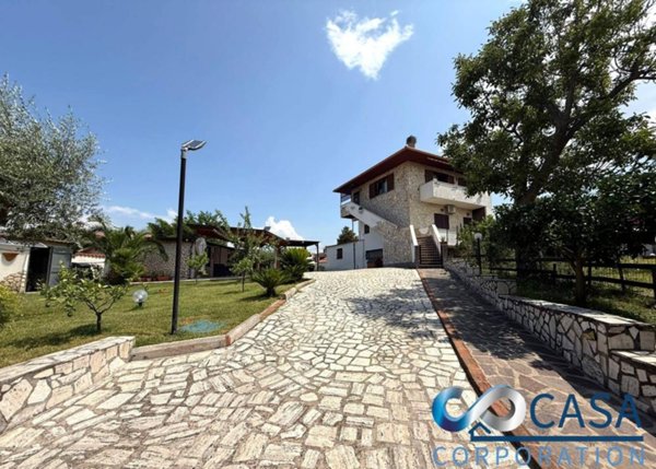 casa indipendente in vendita a Guidonia Montecelio in zona Marco Simone