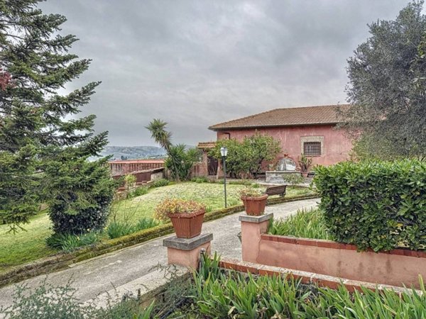 casa indipendente in vendita a Guidonia Montecelio in zona Guidonia