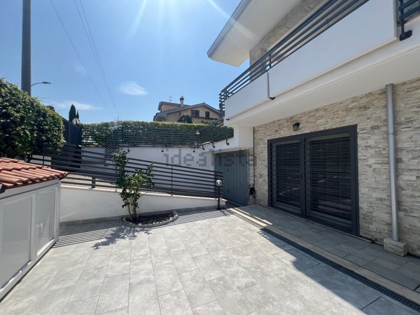 casa indipendente in vendita a Guidonia Montecelio in zona Marco Simone