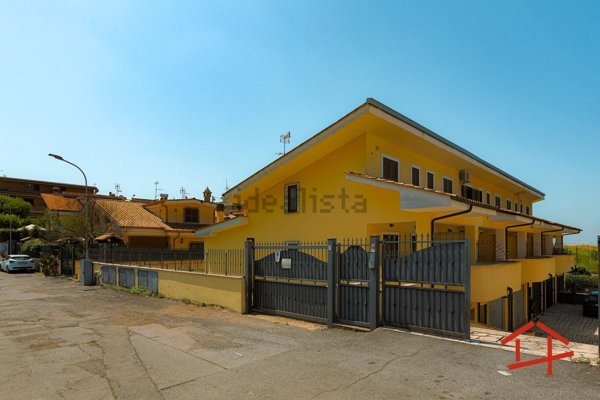 casa indipendente in vendita a Guidonia Montecelio in zona Marco Simone