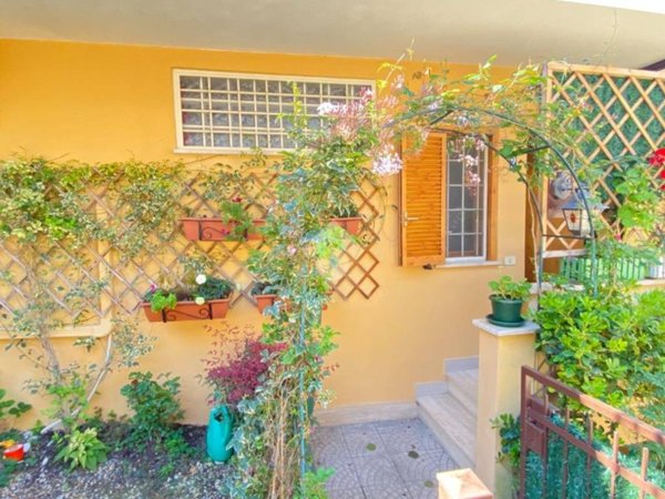 casa indipendente in vendita a Guidonia Montecelio in zona Colleverde