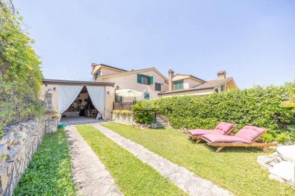 casa indipendente in vendita a Guidonia Montecelio in zona Setteville