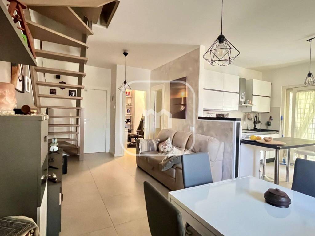 casa indipendente in vendita a Guidonia Montecelio in zona Setteville