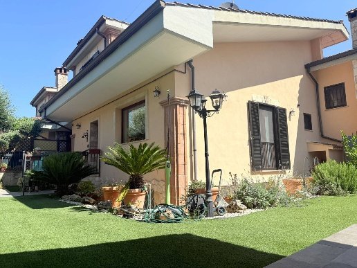 casa indipendente in vendita a Guidonia Montecelio in zona Marco Simone