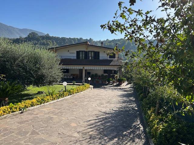 casa indipendente in vendita a Guidonia Montecelio in zona Montecelio