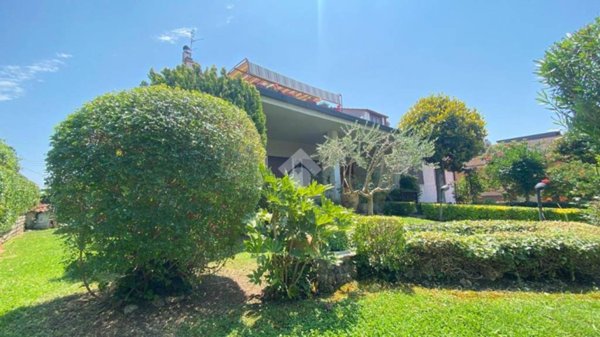 casa indipendente in vendita a Guidonia Montecelio in zona Colleverde