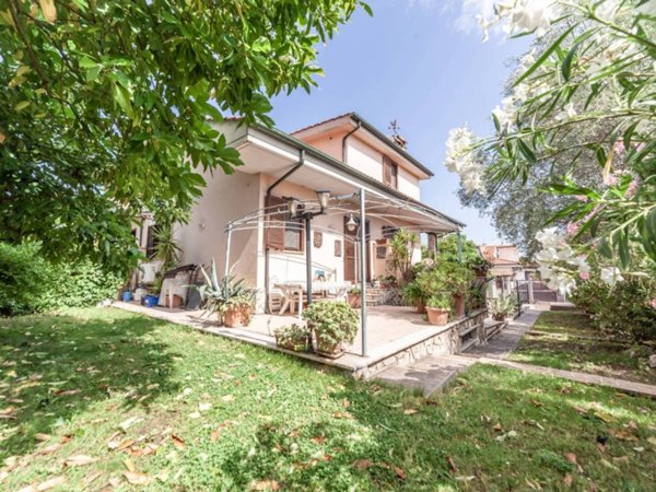 casa indipendente in vendita a Guidonia Montecelio in zona Marco Simone