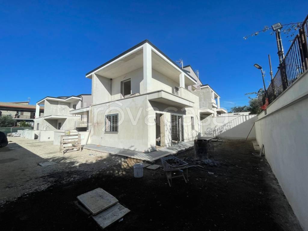 casa indipendente in vendita a Guidonia Montecelio in zona Montecelio