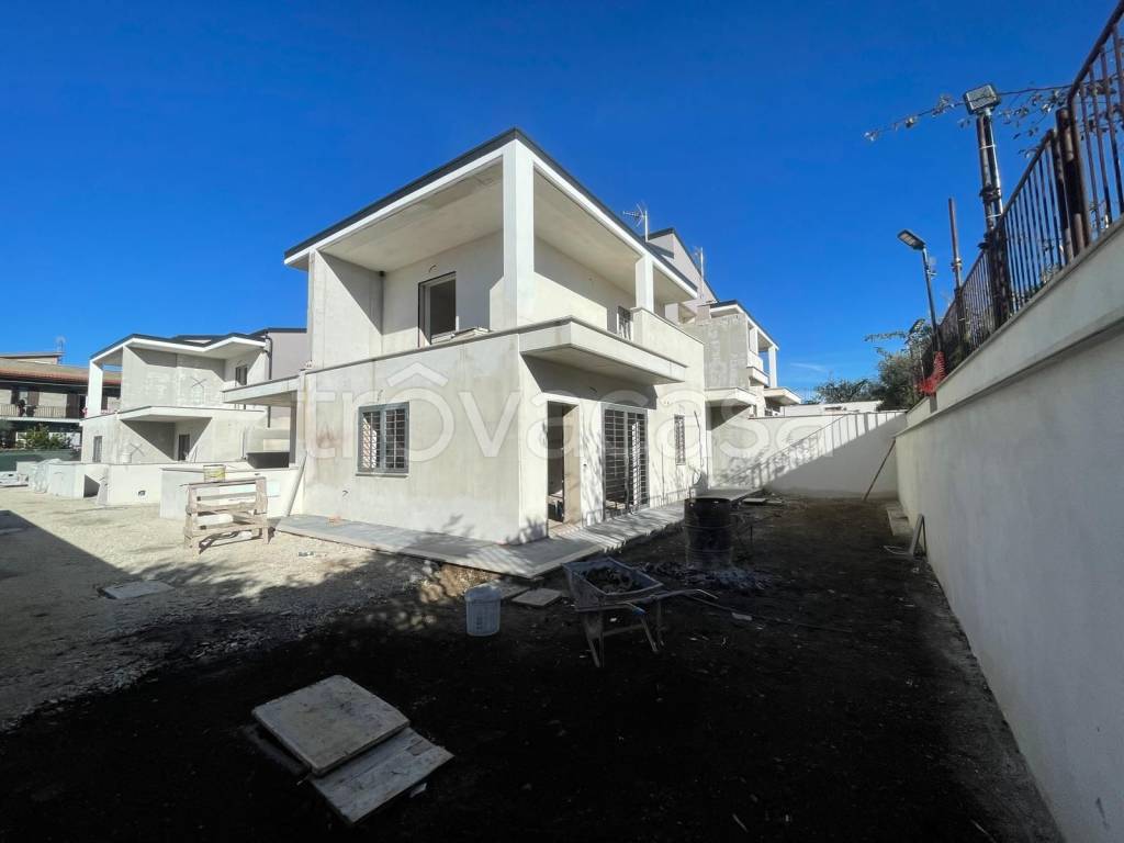 casa indipendente in vendita a Guidonia Montecelio in zona Montecelio