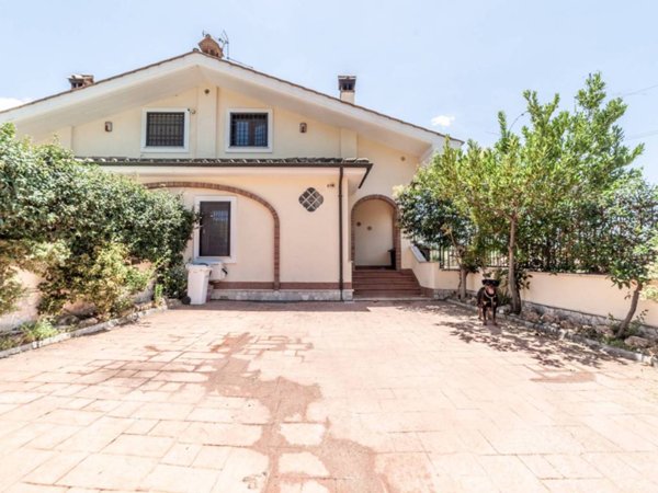 casa indipendente in vendita a Guidonia Montecelio in zona Marco Simone